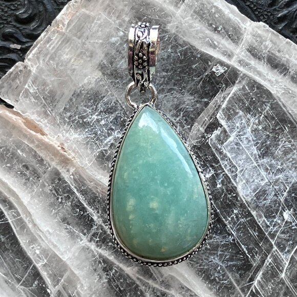 Chrysoprase Stone Jewelry Crystal Pendant - Picture 5 of 6